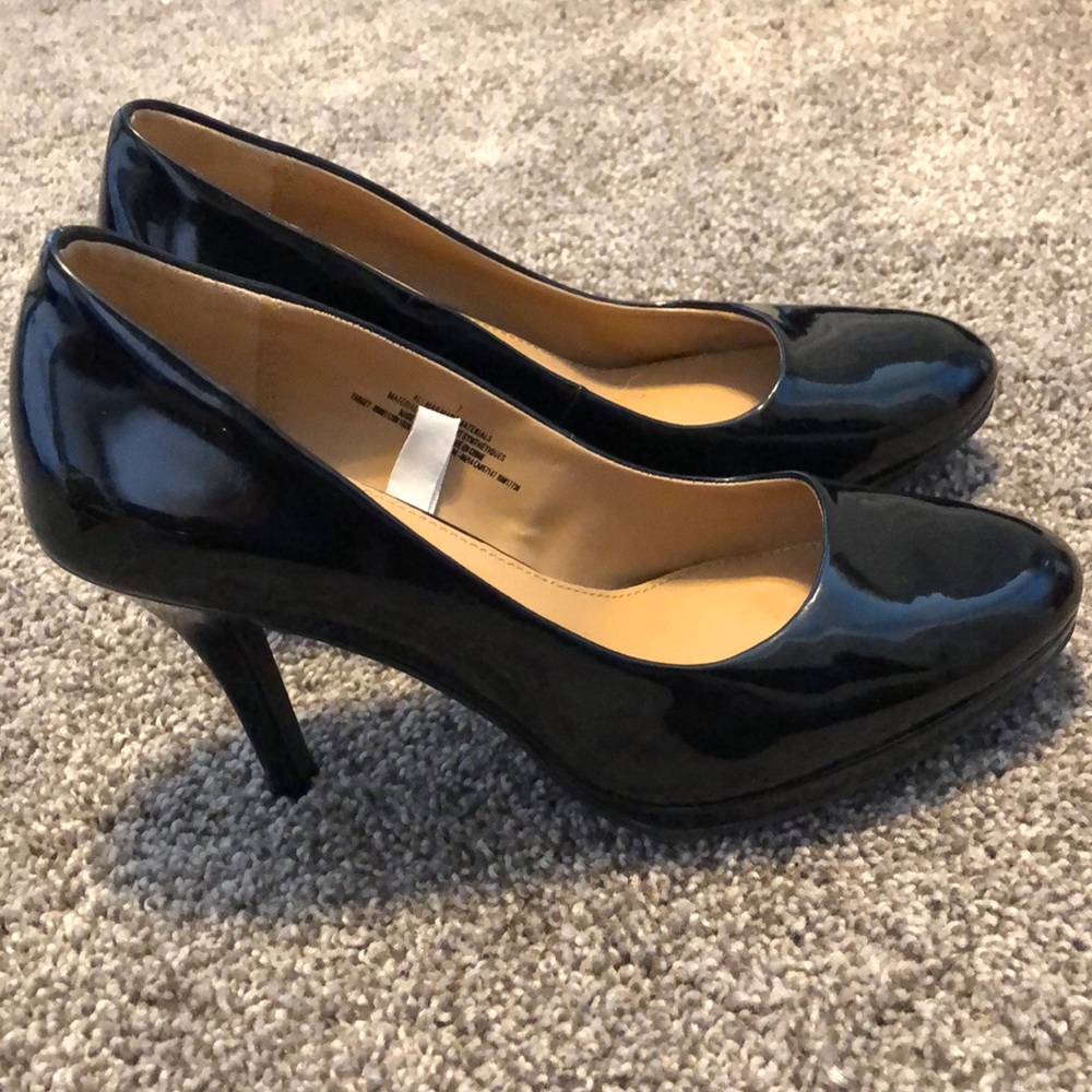 Black shiny heels
